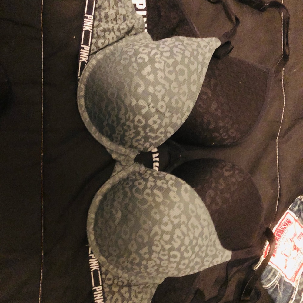 32DD Victoria secret & pink bras